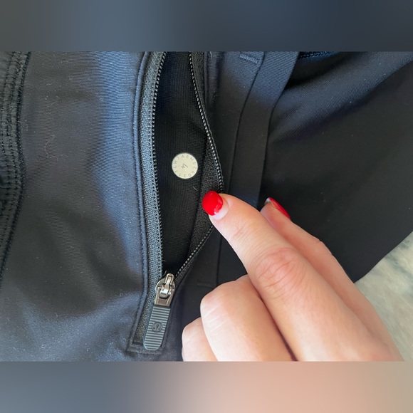 Lululemon black shorts 4 - Picture 5 of 5
